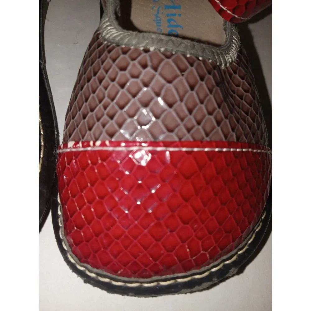 N/A these hide